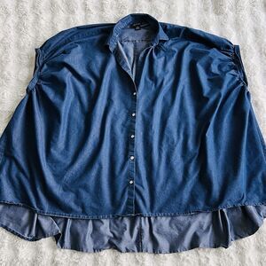 Amazing "Step in Style" Blue Lightweight Denim One Size Button Down Blouse OS
